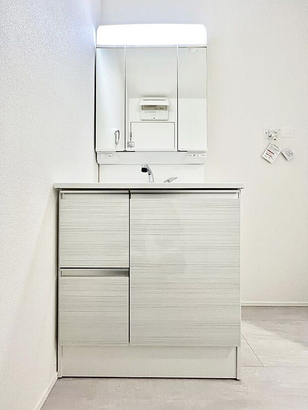 収納力と機能性に優れた洗面化粧台