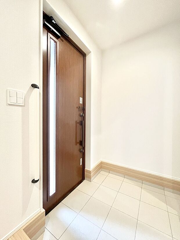 明るい玄関はお客様をお出迎えするのにぴったりです!