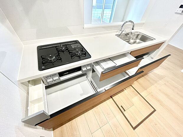 使いやすさを優先したスライド式収納タイプ!