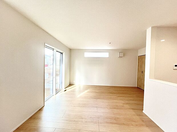 家族の笑顔が自然と生まれてくる、そんな雰囲気のダイニングに仕上がっています。