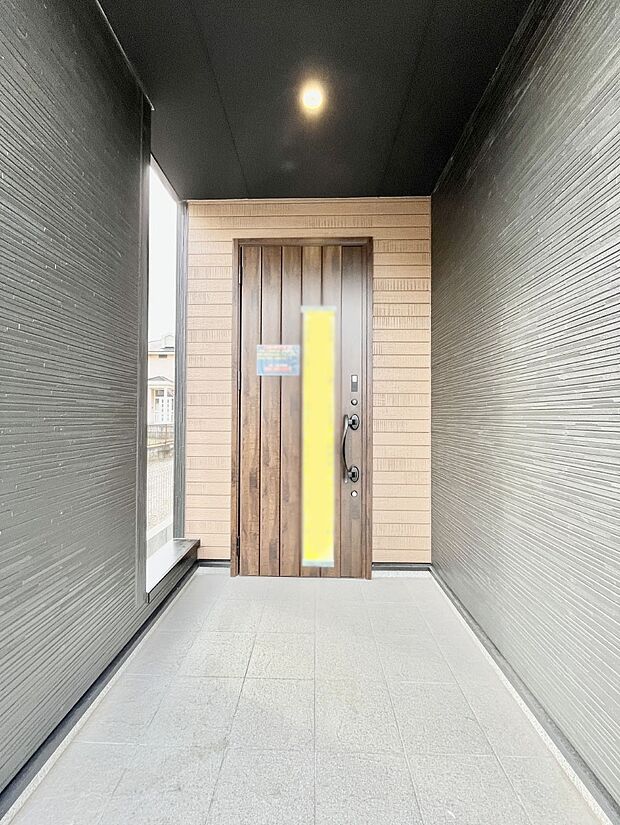 大切な家族、来客を出迎える玄関。