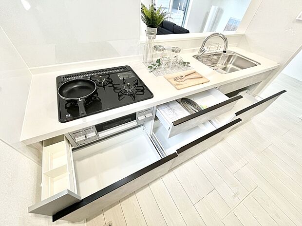 使いやすさを優先したスライド式収納タイプ!