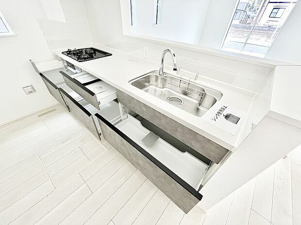 使いやすさを優先したスライド式収納タイプ！