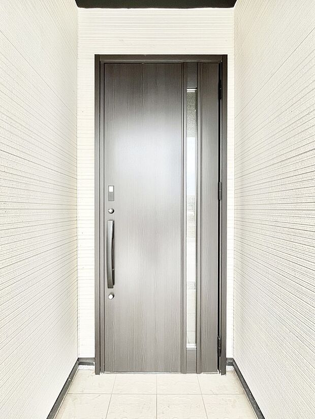 住まいの顔を演出する、玄関ドア。