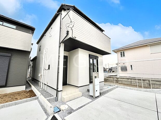 たっぷりの陽光と開放感に包まれる明るい住まい