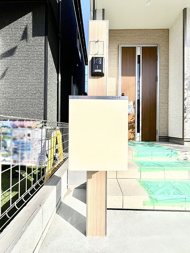 シンプルデザインのポスト。 