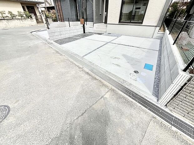 目の前が駐車場だと、雨の日も、大量にお買い物をした時も便利ですよね