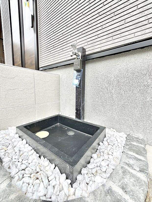 ガーデニングやお掃除に便利な外水栓  