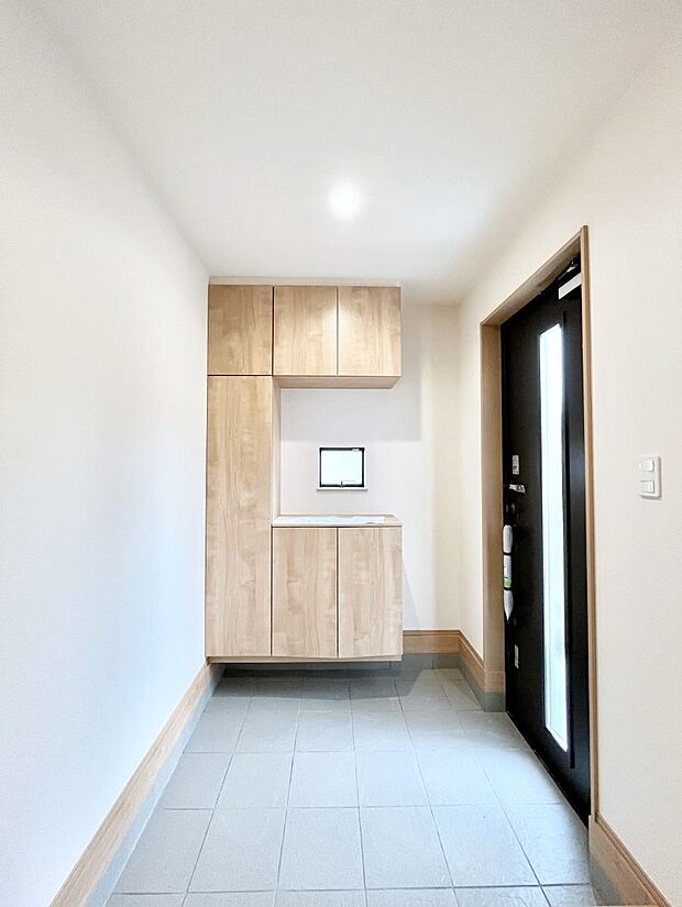 飾り棚を利用して、お越しいただくお客様をおもてなしできます。