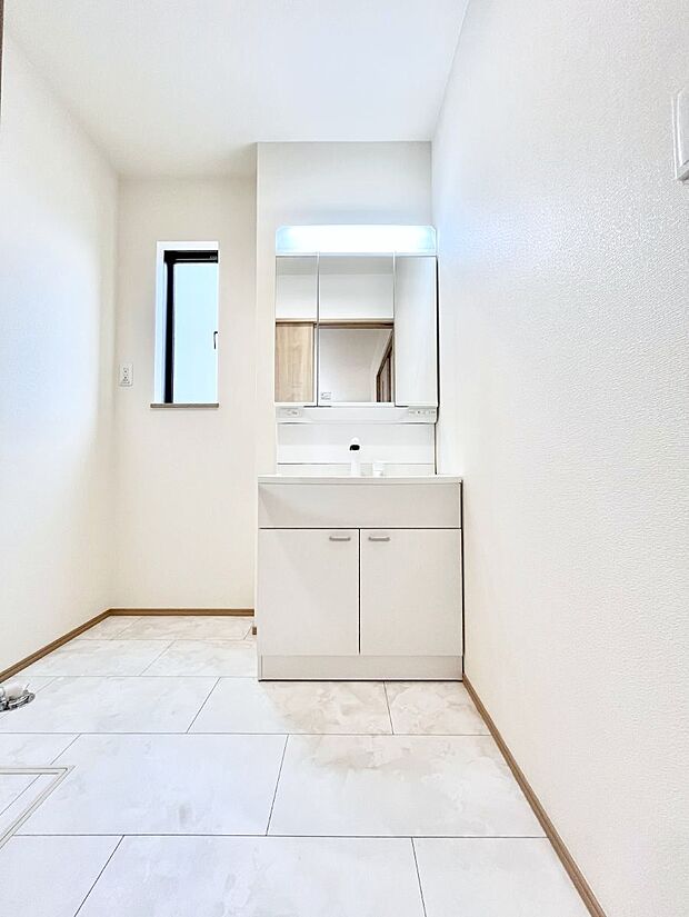 清潔感のある快適空間です。毎日の身支度も気持ち良くお使い頂けます。