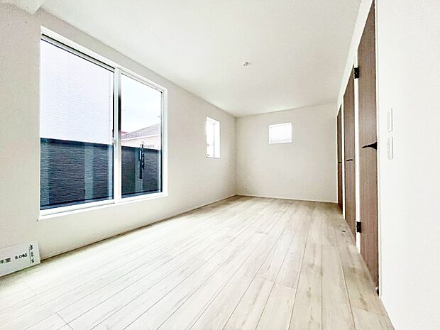 明るいバルコニーサイドに洋室を設置。目覚めの良い寝室に。