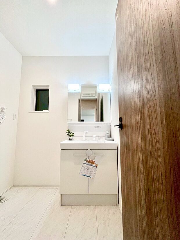 収納力と機能性に優れた洗面化粧台