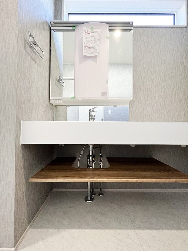 収納力と機能性に優れた洗面化粧台