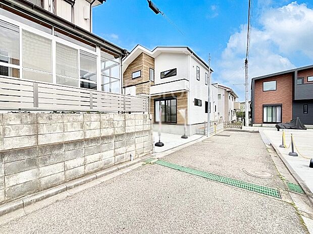 前面道路はきちんと整備されています