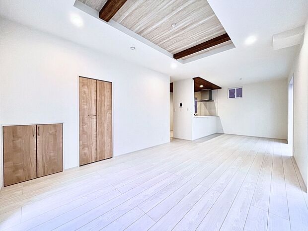 家族団らんの時間も増えそうなくつろぎのリビングダイニング。   