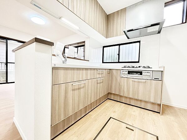 L字型だと料理するスペースも広々と使えます。コンパクトに動けてお料理ラクラク。