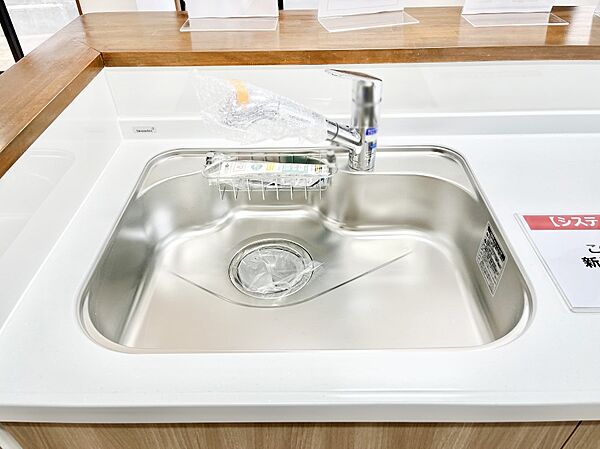 広々としたシンクでお料理やお皿洗いもラクラク快適に！