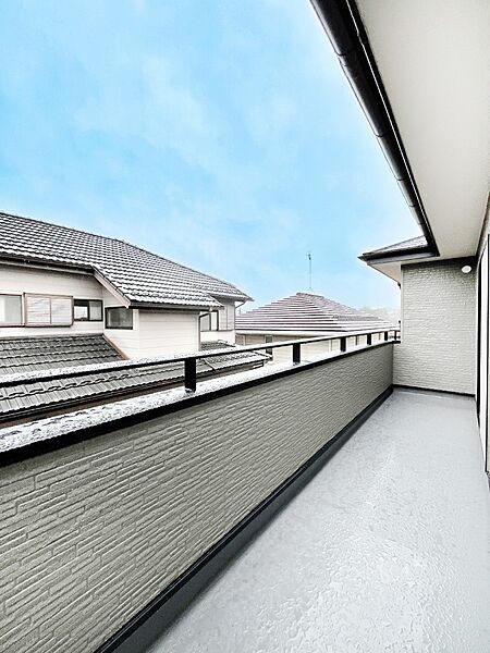 ゆったりバルコニーだから沢山お洗濯ものを干せます。