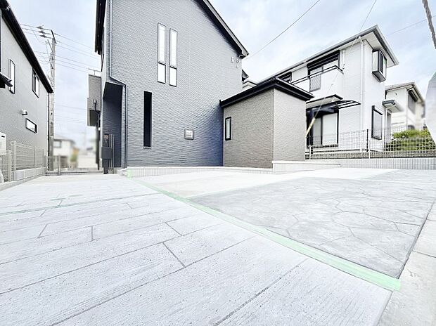 目の前が駐車場だと雨の日も大量にお買い物をした時も便利ですね