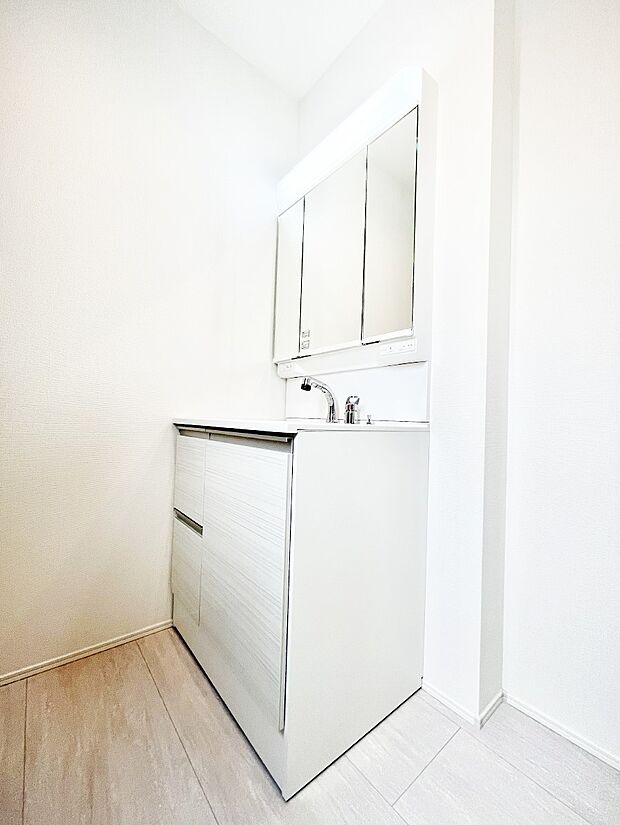 ゆとりの洗面スペースで朝の身支度もラクラク