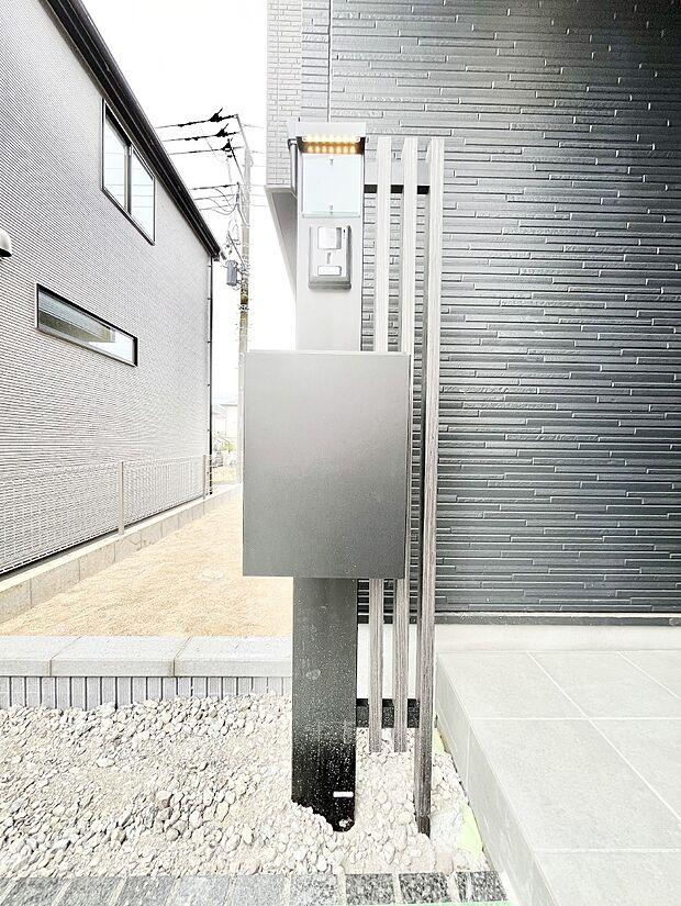 表札・インターホン・ポストをひとつに集約