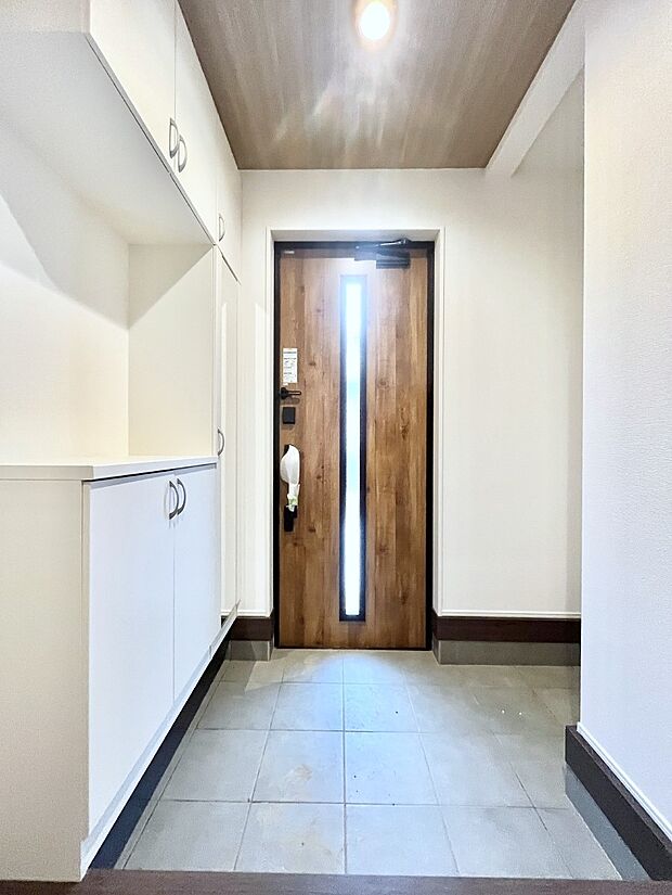 飾り棚を利用して、お越しいただくお客様をおもてなしできます。