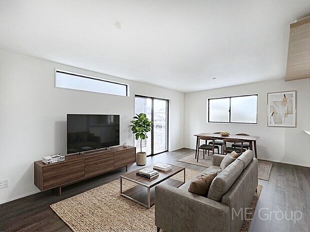 落ち着いた雰囲気のLDKは家族みんなの快適空間 ※家具はCGです