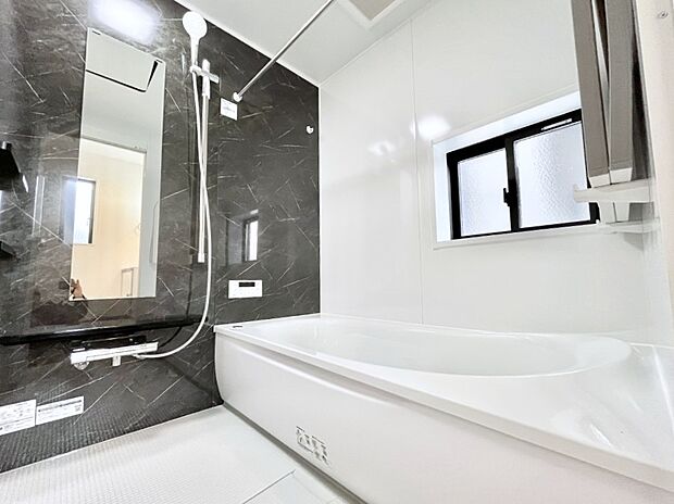 落ち着いた雰囲気でゆっくりお寛ぎいただけるバスルーム