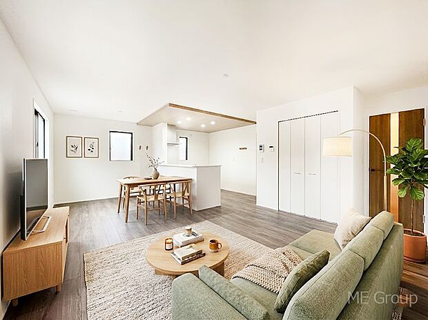 落ち着いた雰囲気のLDKは家族みんなの快適空間※家具はCGです