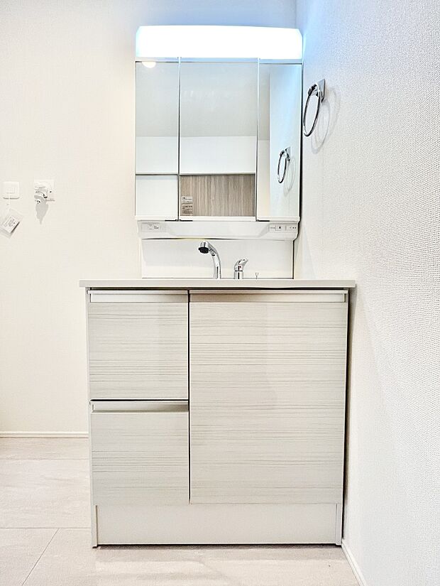 収納力と機能性に優れた洗面化粧台