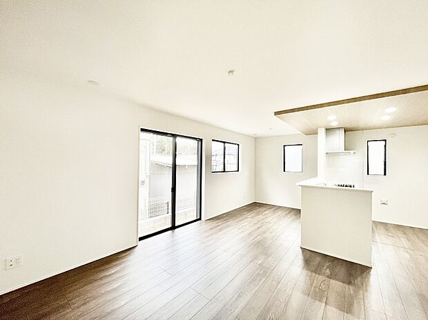 家族の笑顔が自然と生まれてくる、そんな雰囲気のダイニングに仕上がっています