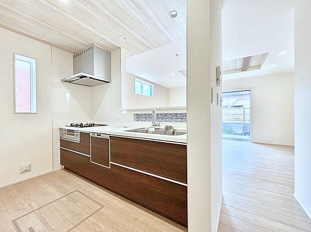 料理をしながらご家族との会話を楽しめる対面カウンターキッチン