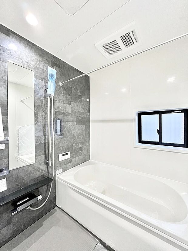 浴室乾燥機付きのバスルームでいつでも快適なバスタイムが楽しめます！