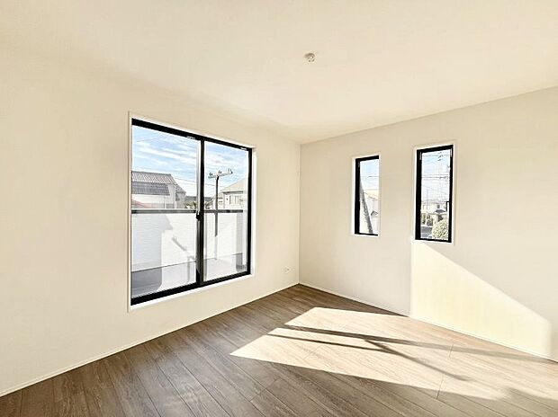 明るいバルコニーサイドに洋室を設置。目覚めの良い寝室に。