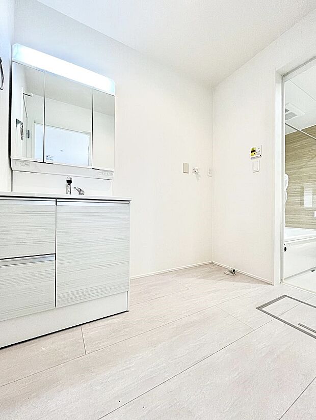 清潔感のある快適空間です。毎日の身支度も気持ち良くお使い頂けます。