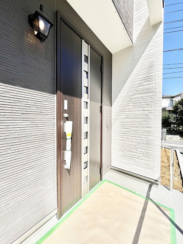 住まいの顔を演出する、玄関ドア。 