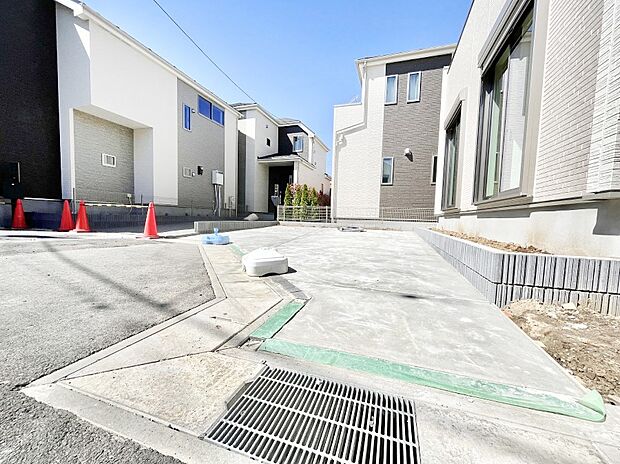 目の前が駐車場だと雨の日も大量にお買い物をした時も便利ですね