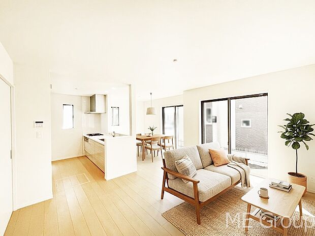 家族の和やかな会話が聞こえてきそう。開放感のあるリビングです ※家具はCGです