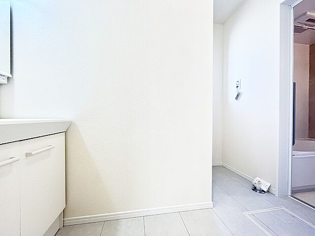 清潔感ある洗面化粧室で朝の身支度も快適