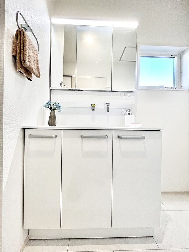 収納力と機能性に優れた洗面化粧台