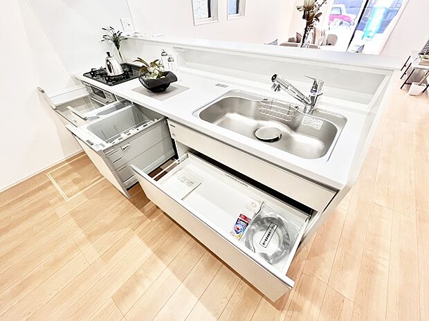 使いやすさを優先したスライド式収納タイプ！