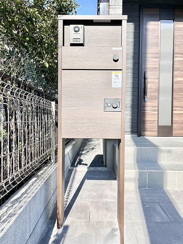 表札・インターホン・ポストをひとつに集約