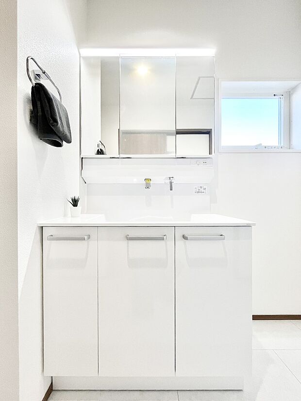 収納力と機能性に優れた洗面化粧台