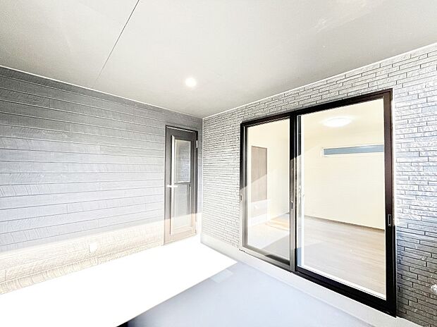 急なお天気の変化にも安心なインナーバルコニー