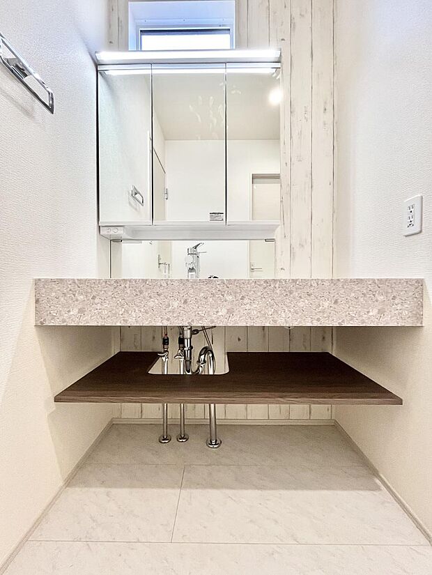 ゆとりの洗面スペースで朝の身支度もスムーズに