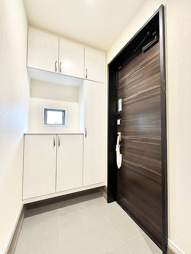 明るい玄関はお客様をお出迎えするのにぴったりです!