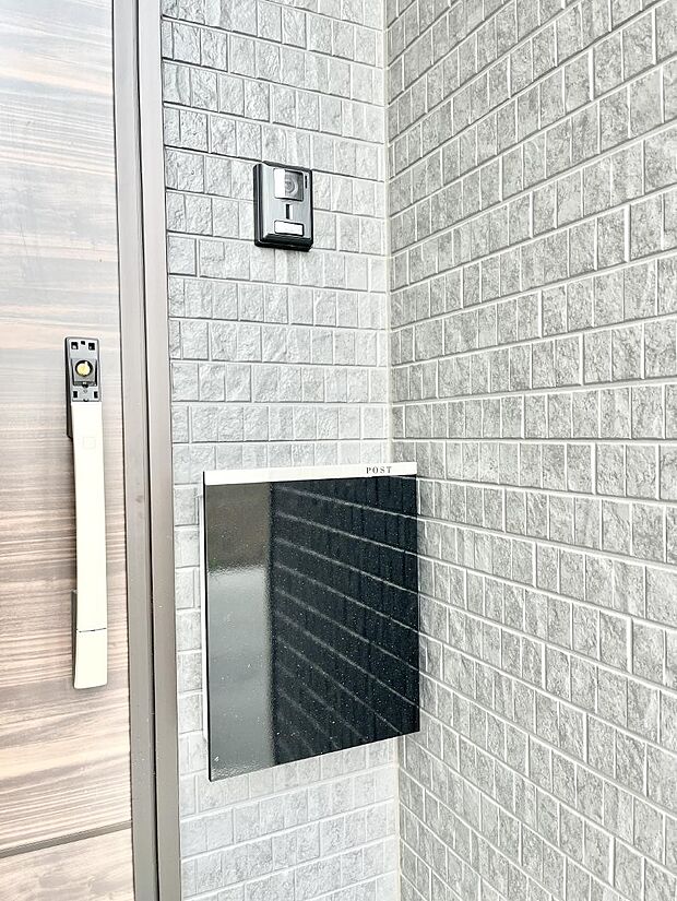 シンプルデザインのポスト。