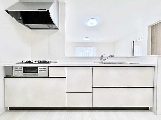 広々とした使い勝手の良いキッチンで日々のお料理も楽しくなりそう