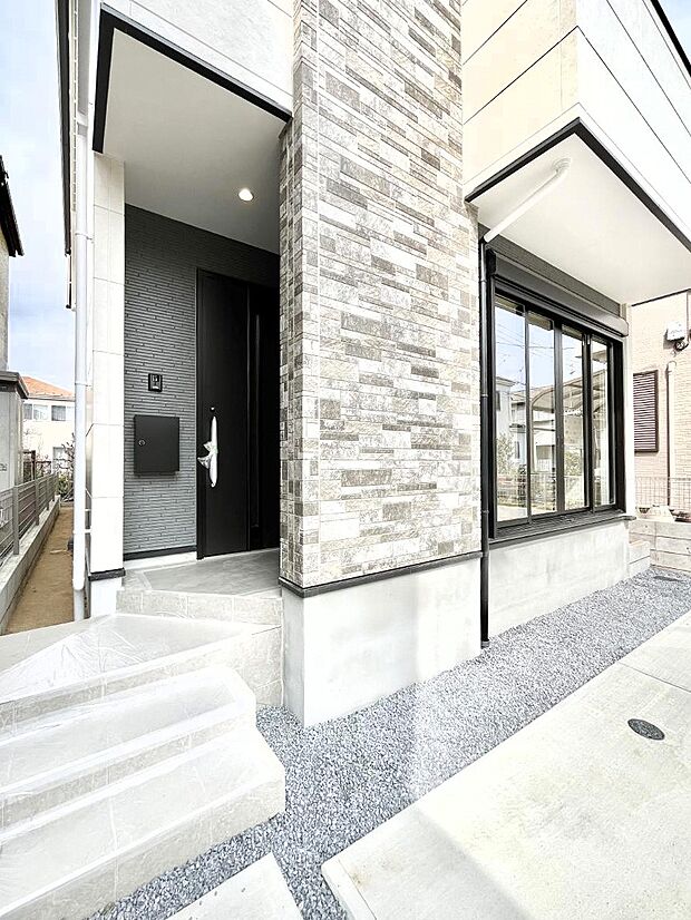 モダンなデザインの外玄関!気持ちよくご家族やお客様をお出迎え!