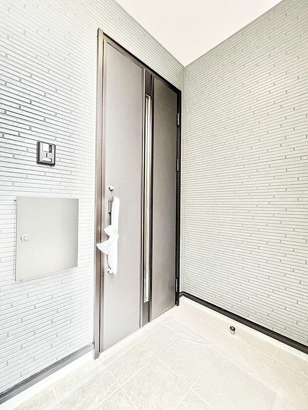 住まいの顔を演出する、玄関ドア。 